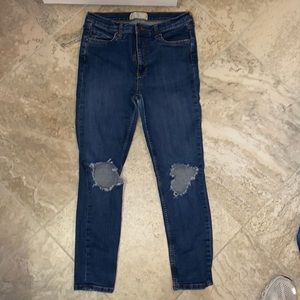Free People Jeans w holes in knees